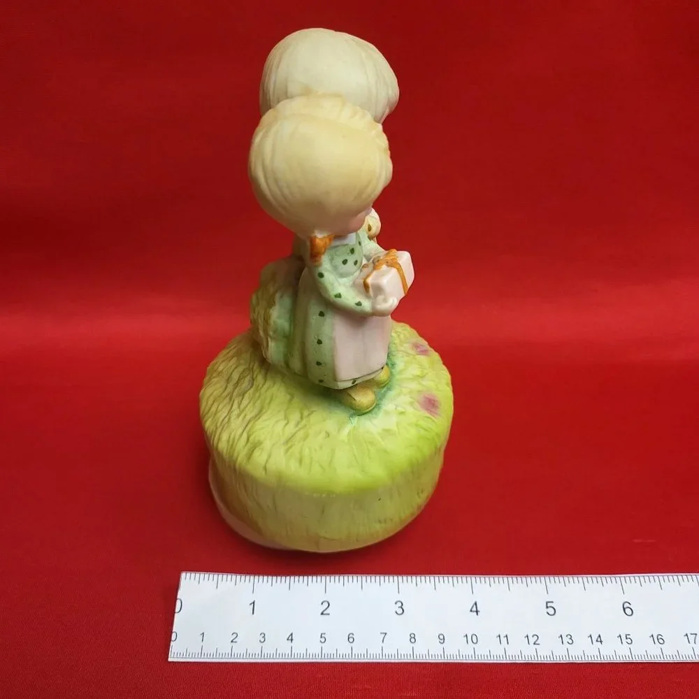 Vintage Sankyo Two Young Girls Music Box Plays The Impossible Dreams